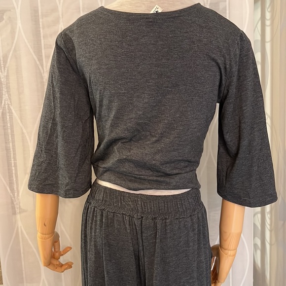 Woman’s Top + Wind leg Pens Set🌺 - Picture 11 of 13